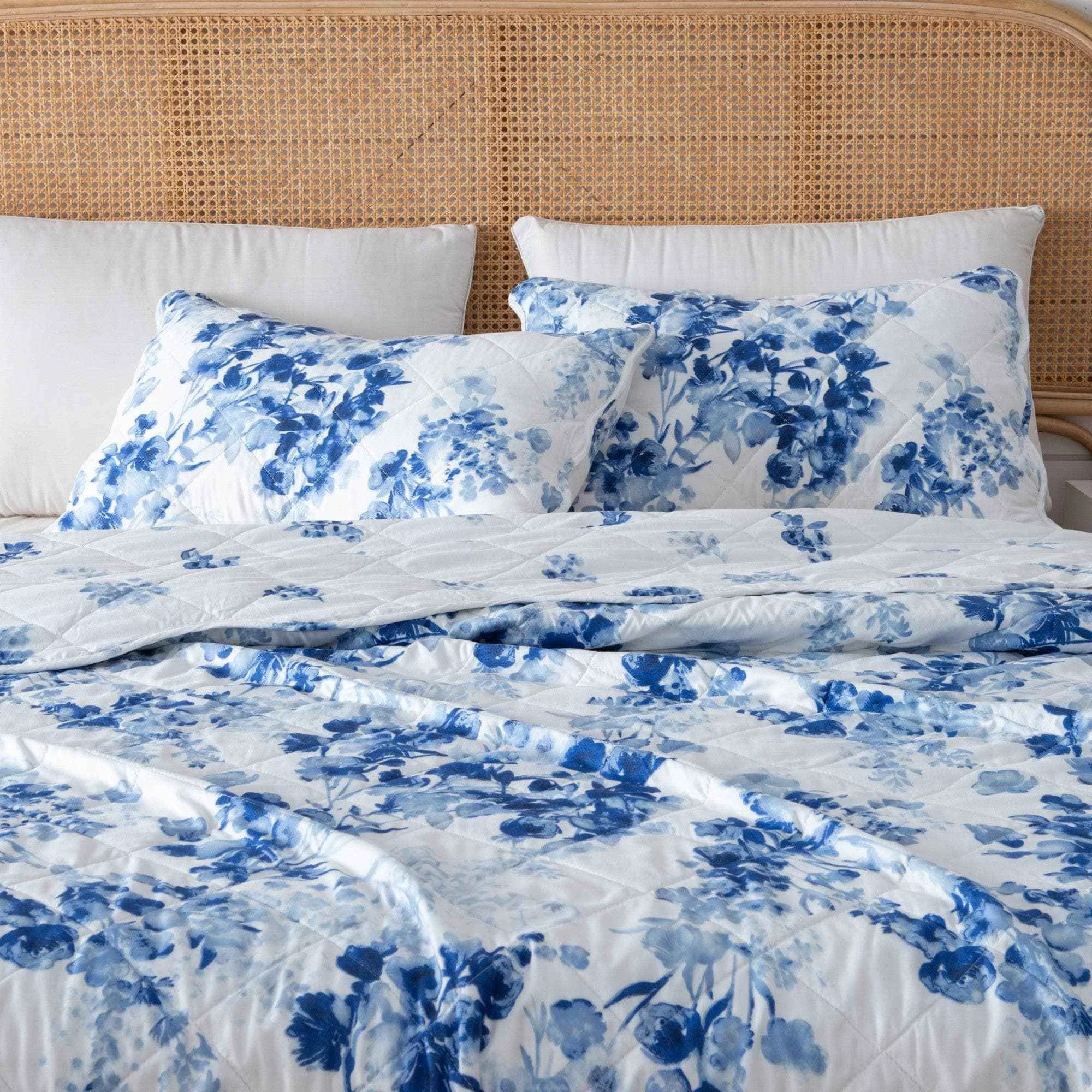 Reliable Watercolor Leaves 3 Piece Quilt Set – Jacqueline Collection Clean
