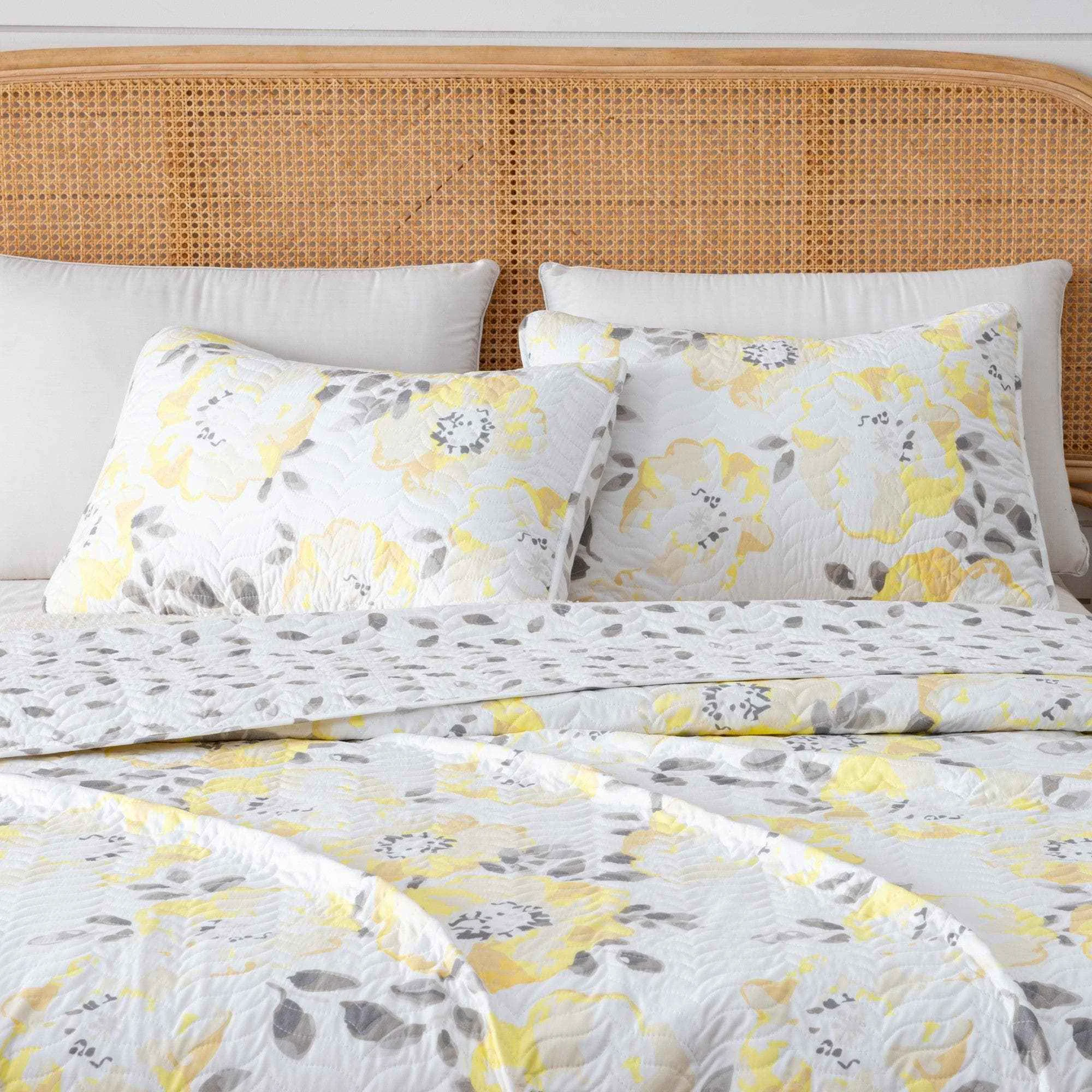 Elite 3 Piece Floral Quilt Set – Helene Collection Premium