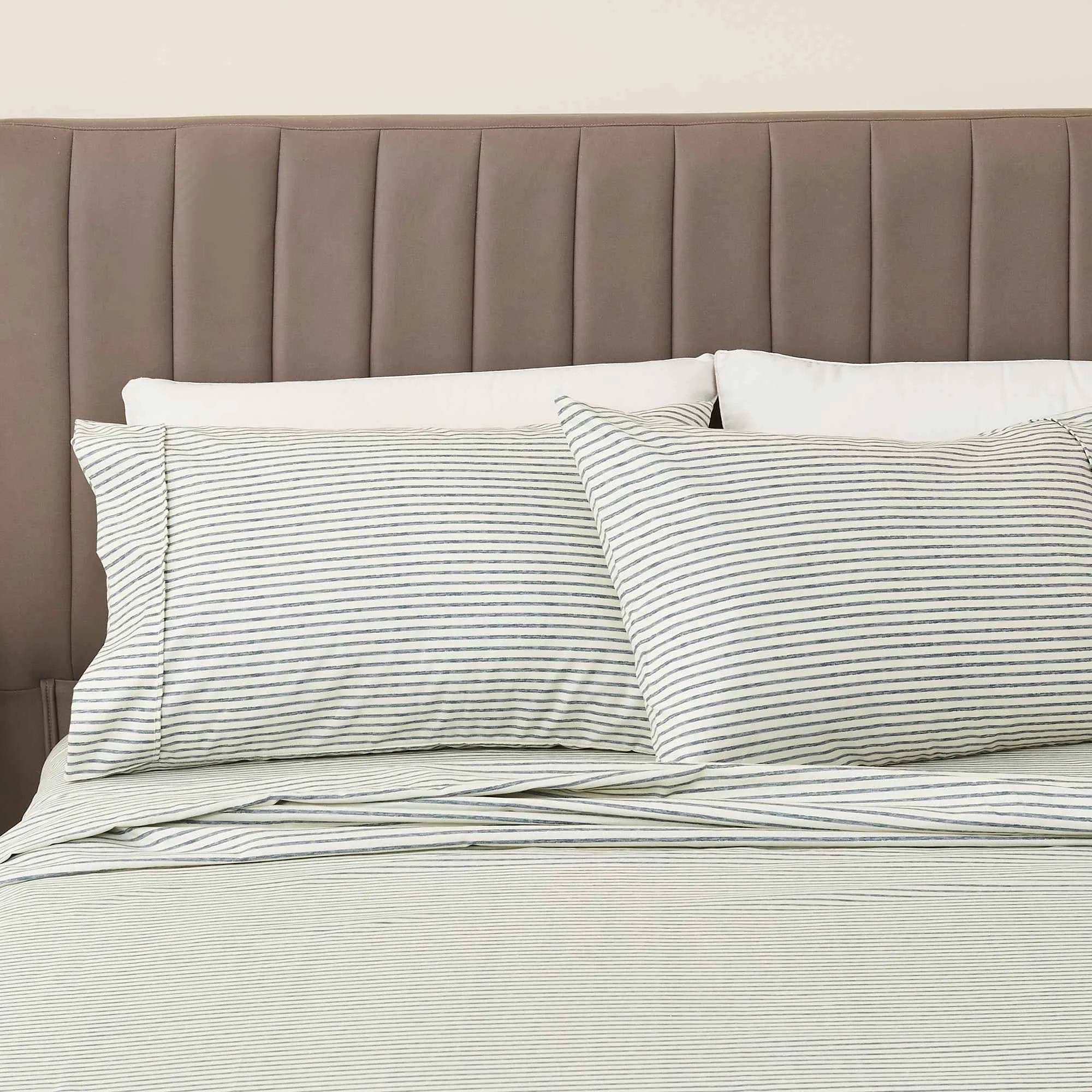 Easy-to-Use Striped Microfiber Sheet Set – Evette Collection Flexible