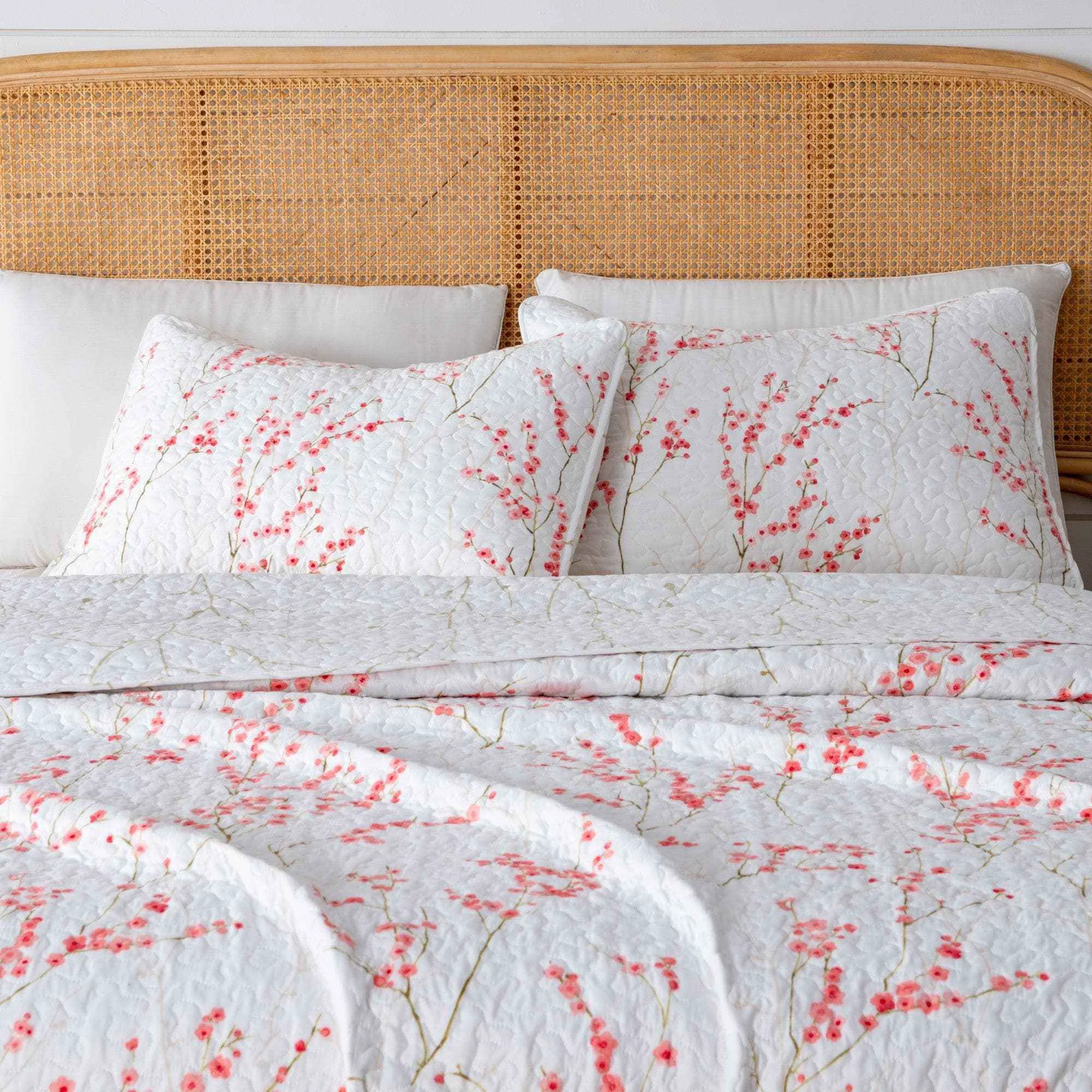 Fine 3-Piece Floral Quilt – Sakura Collection Luxury