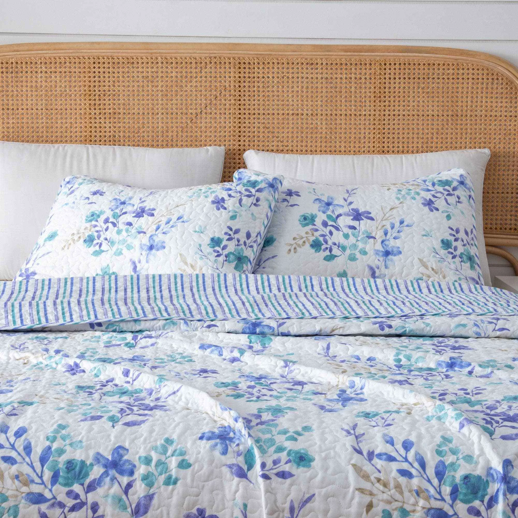 Convenient 3-Piece Floral Quilt Set – April Morning High-Quality