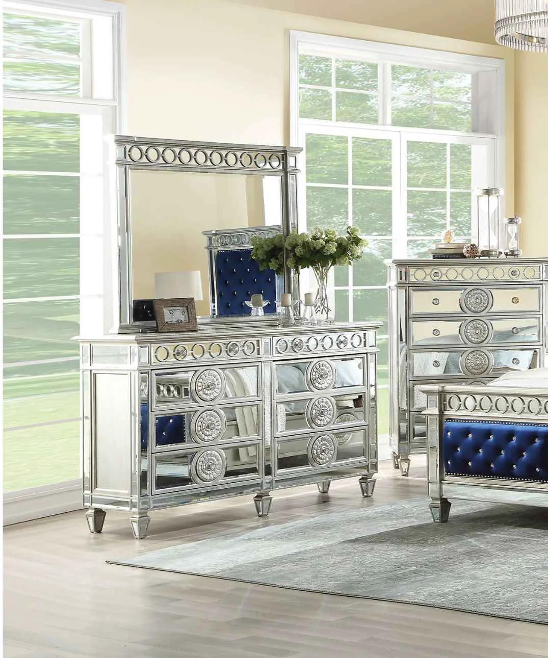 Solid Varian – Dresser – Mirrored Top-Quality