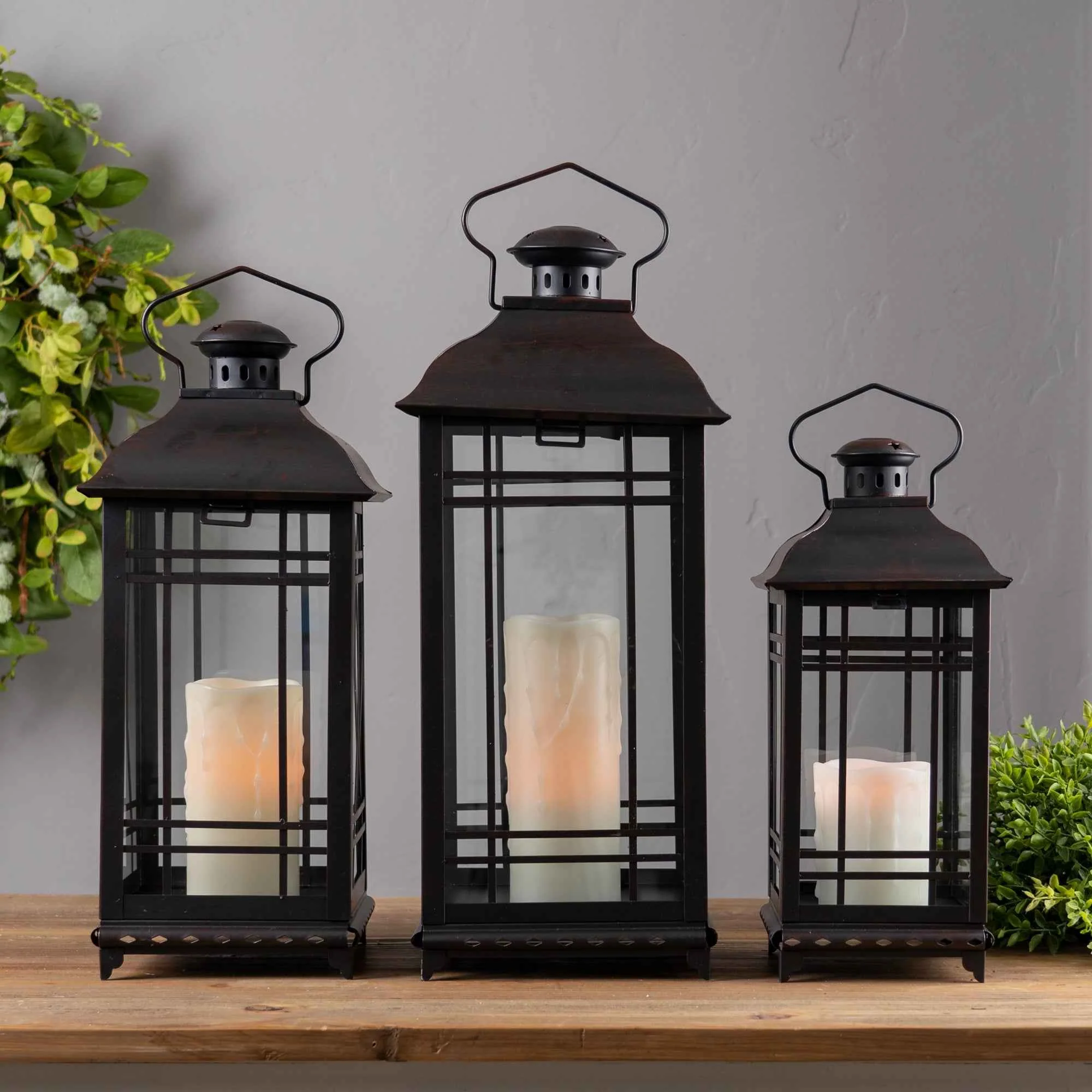 Fashionable Set of Three Classic Farmhouse Black Metal Lanterns Soft