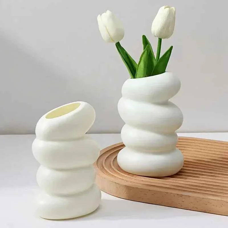 Casual Vase – Contemporary White Spiral Elegant