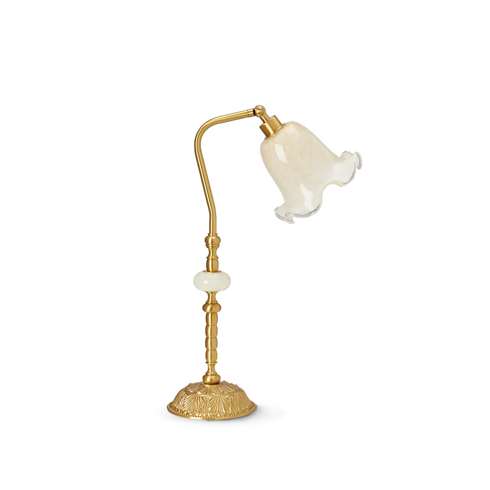 High-Grade Nouveau Fashion Floral Brass Table Lamp Recyclable