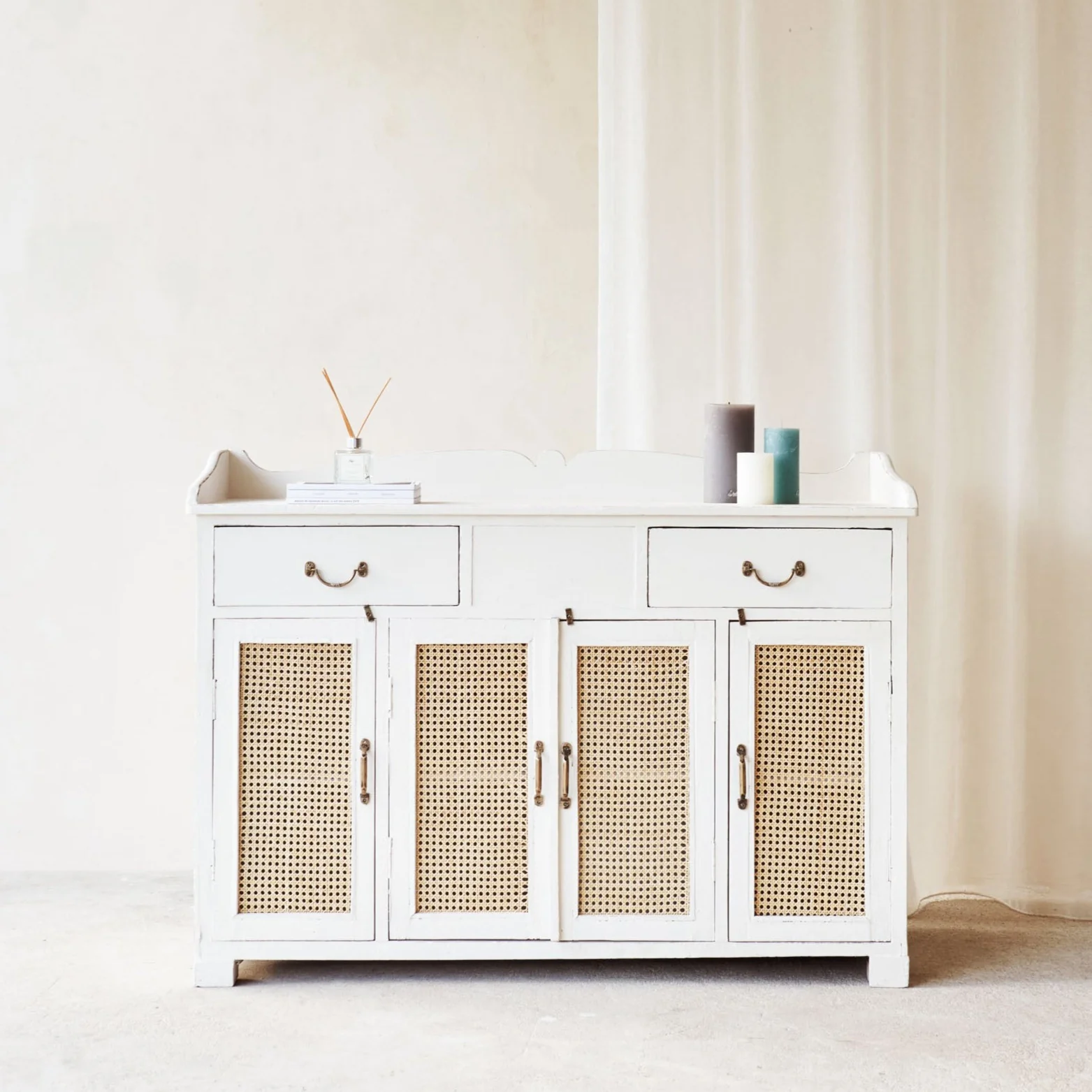 First-Class Vintage Sideboard with Rattan Inlay White Durable