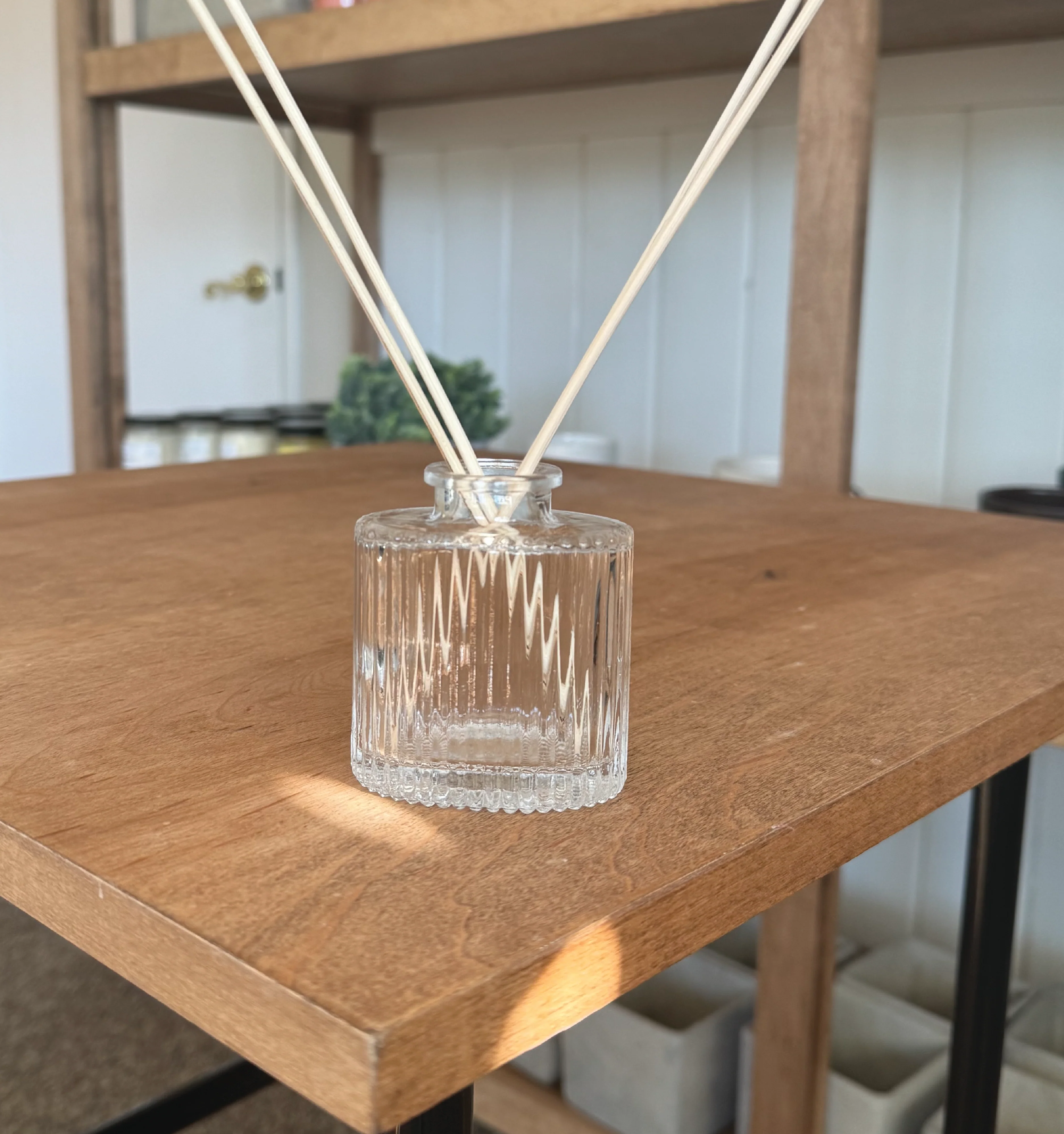High-Grade Fluted Elliptic Cylinder Reed Diffuser Vase Expertly Made