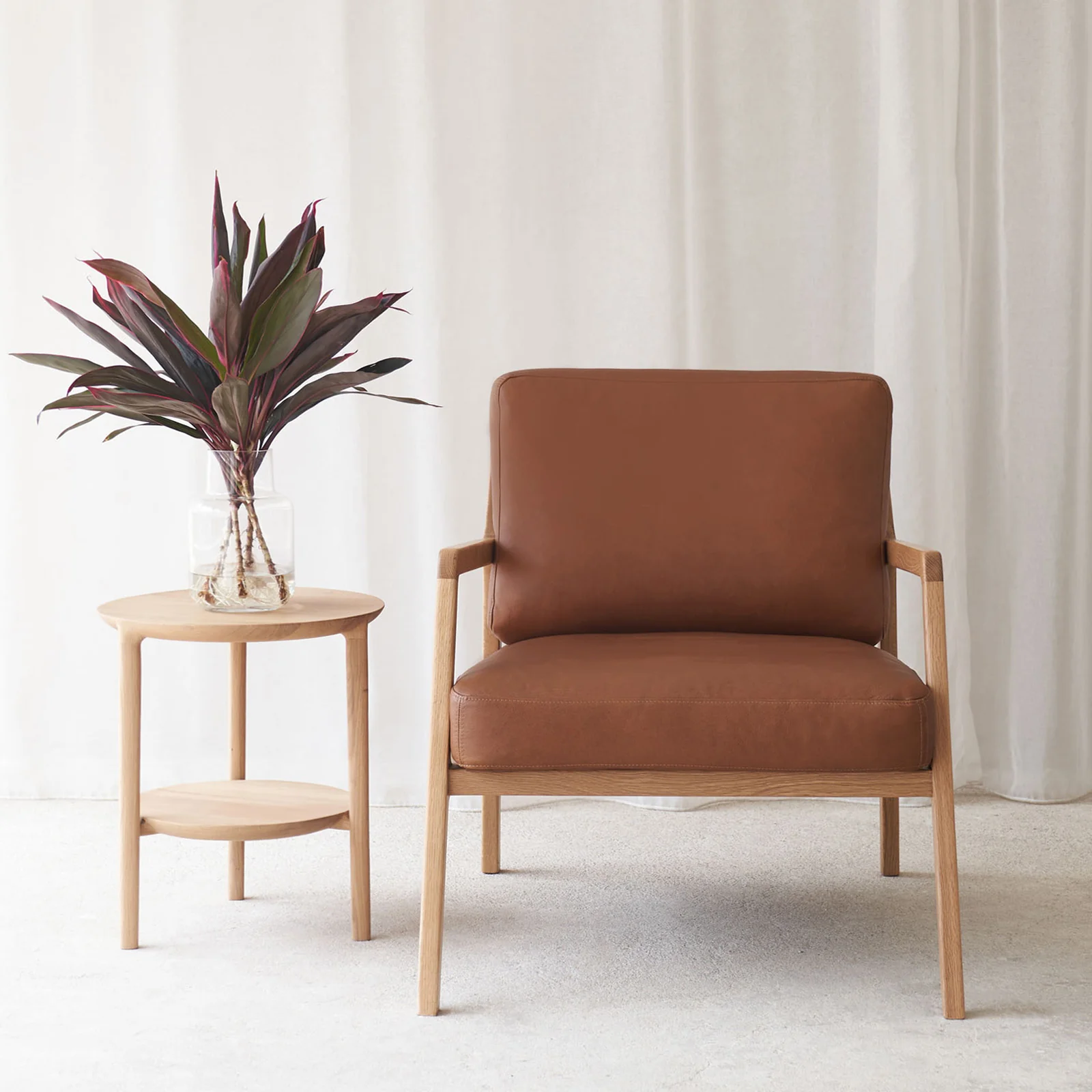 Fine Nysse Leather Armchair Oak Frame – Saddle Breathable