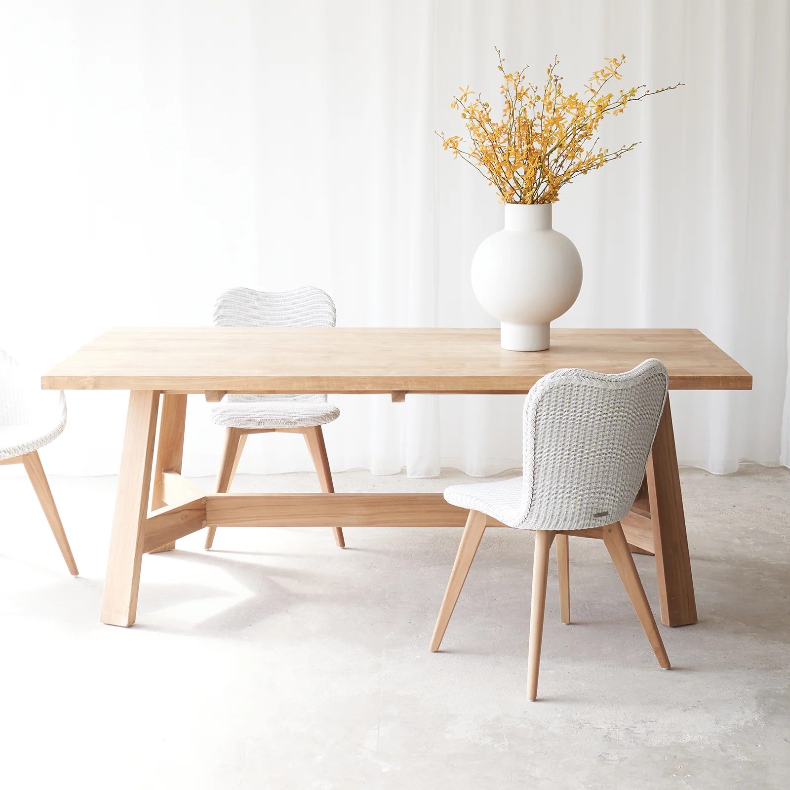 Advanced Montana Dining Table Teak Soft