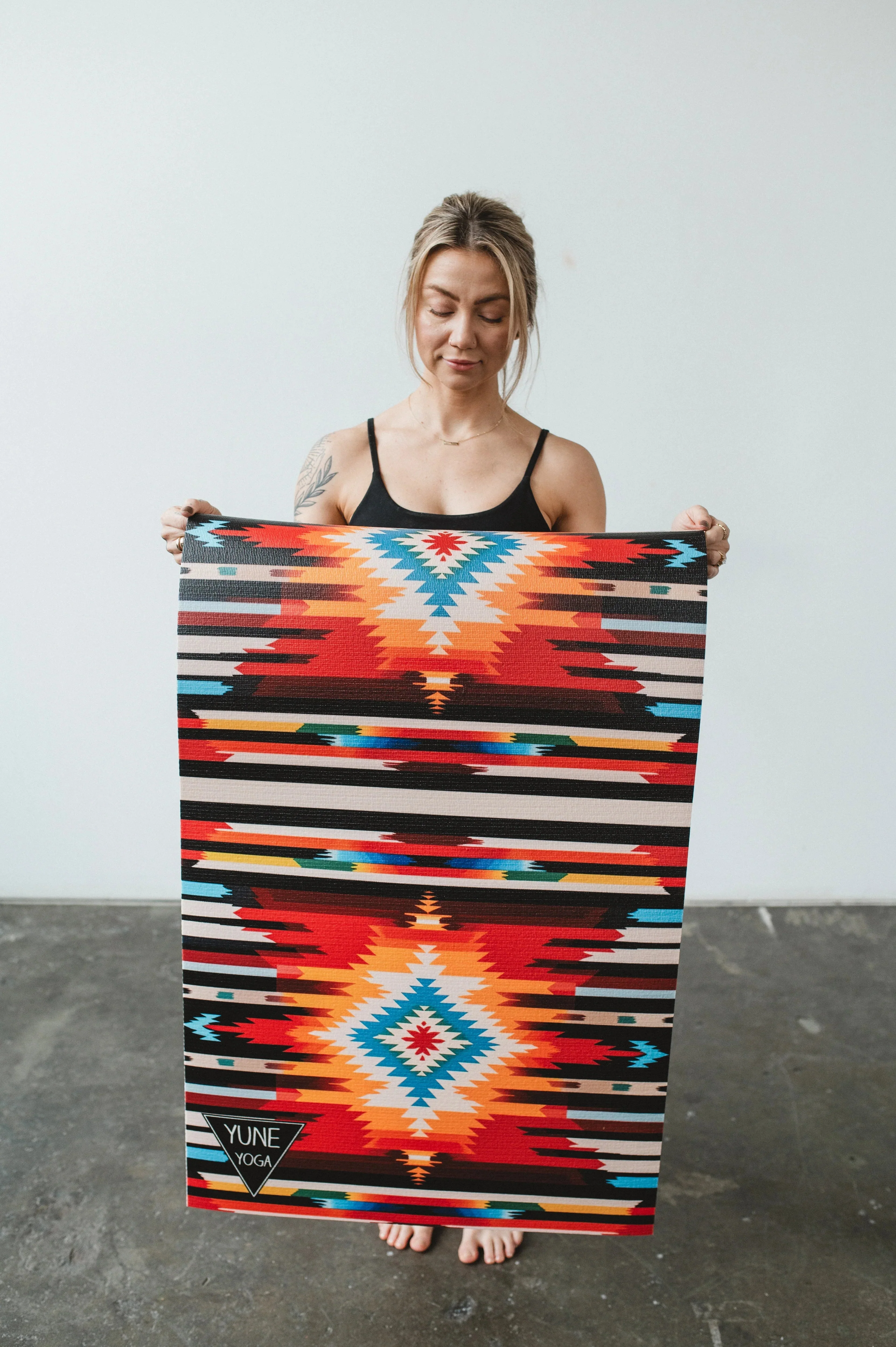 Consistent Fox Trail Yoga Mat – 6 mm Extra Thick Double-Sided Non-Slip Eco-Friendly PER with Multi-Color Striped Design Yune Yoga Fine Crafted