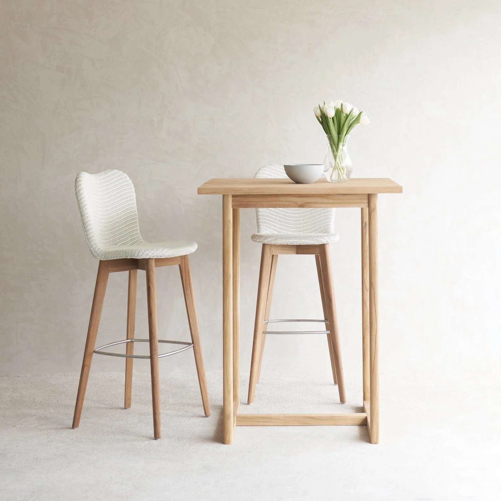 Optimized Outdoor Bar Table 85 x 106cm Contemporary