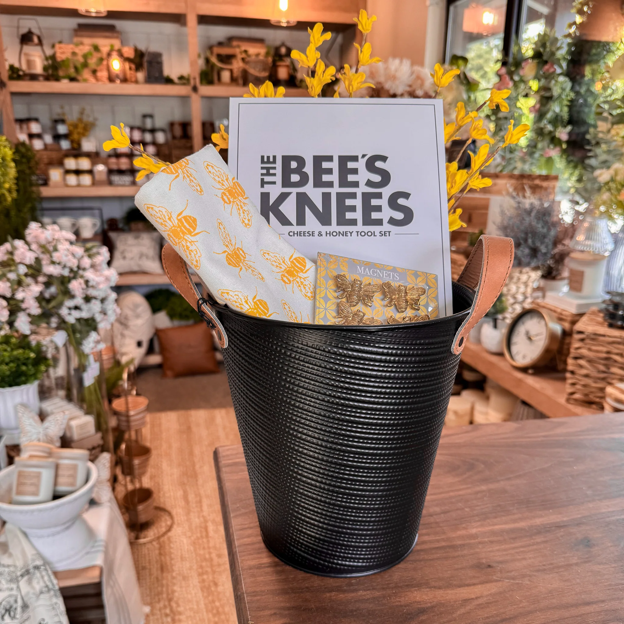 Easy-to-Use Queen Bee Gift Set Sustainable