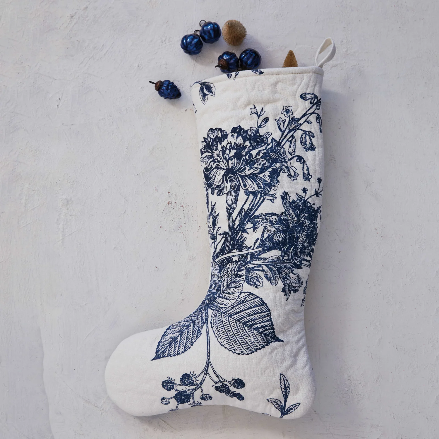 Trusted Quilted Cotton Printed Stocking White Blue Floral Print Minimalist
