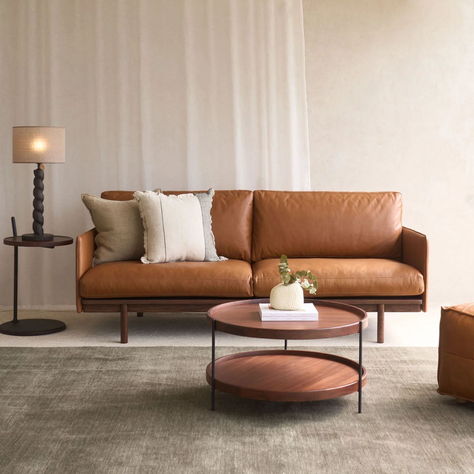 Long-Lasting Pensive Leather Sofa Espresso Oak Frame – Saddle Expertly Made