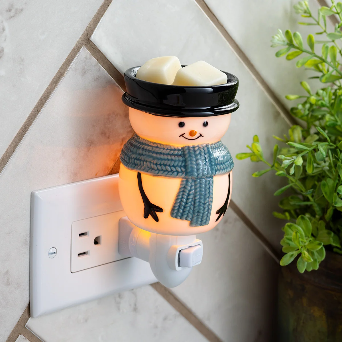Relaxed Snowman Pluggable Fragrance Warmer Quality