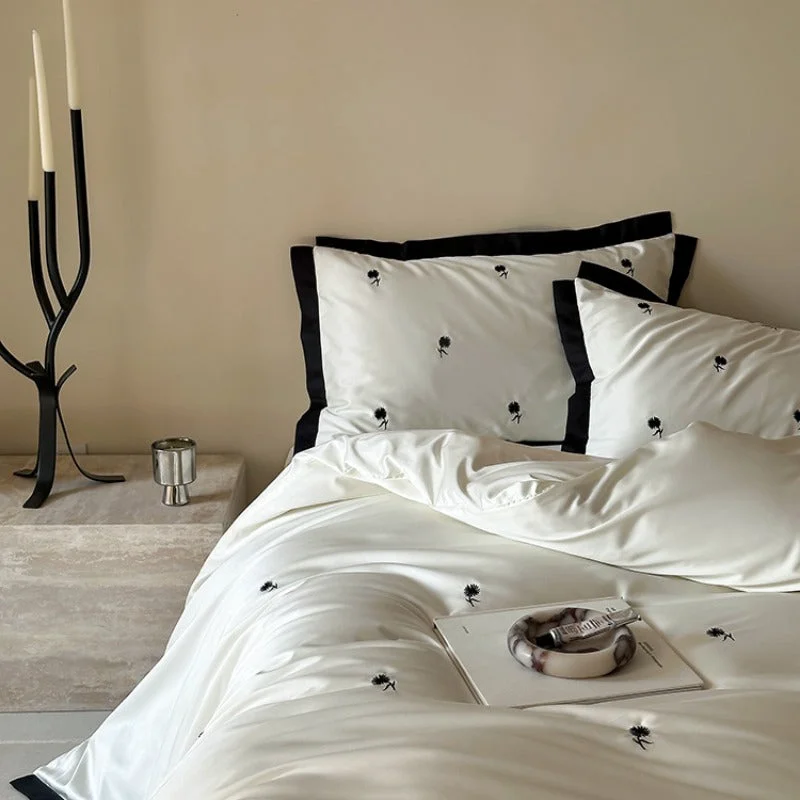 Luxury Black Line Bedding Set – Daisy Solid