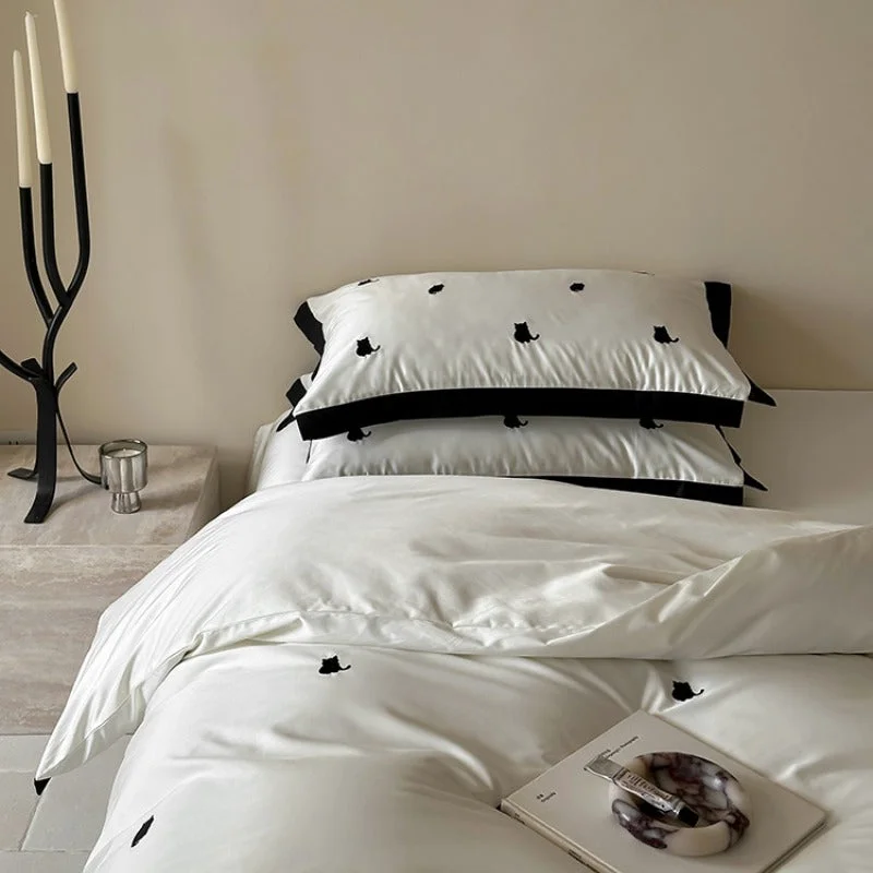 Next-Generation Black Line Bedding Set – Kitty Dependable