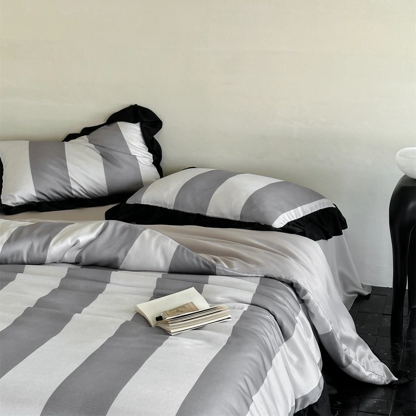 Certified Midnight Stripes Bedding Set Sophisticated