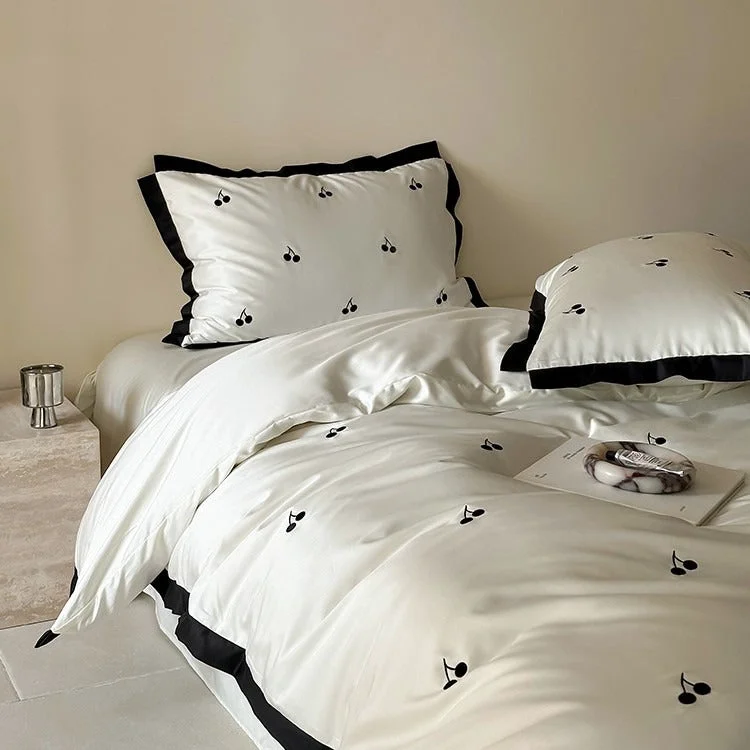 Recyclable Black Line Bedding Set – Cherry Expertly Made