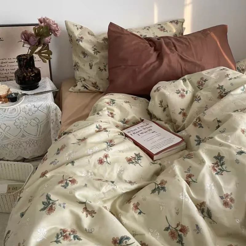 Enhanced Dark Academia Bedding Set Refined