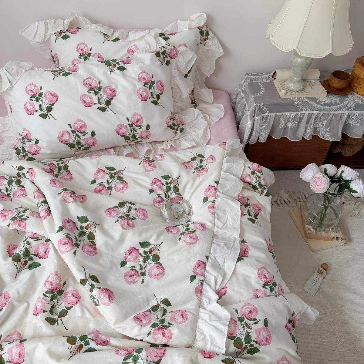 Relaxed Vintage Pale Roses Summer Comforter Set Reliable