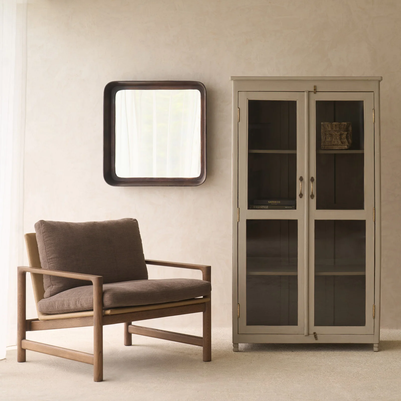 Excellent Vintage Medium Cabinet Linen Powerful