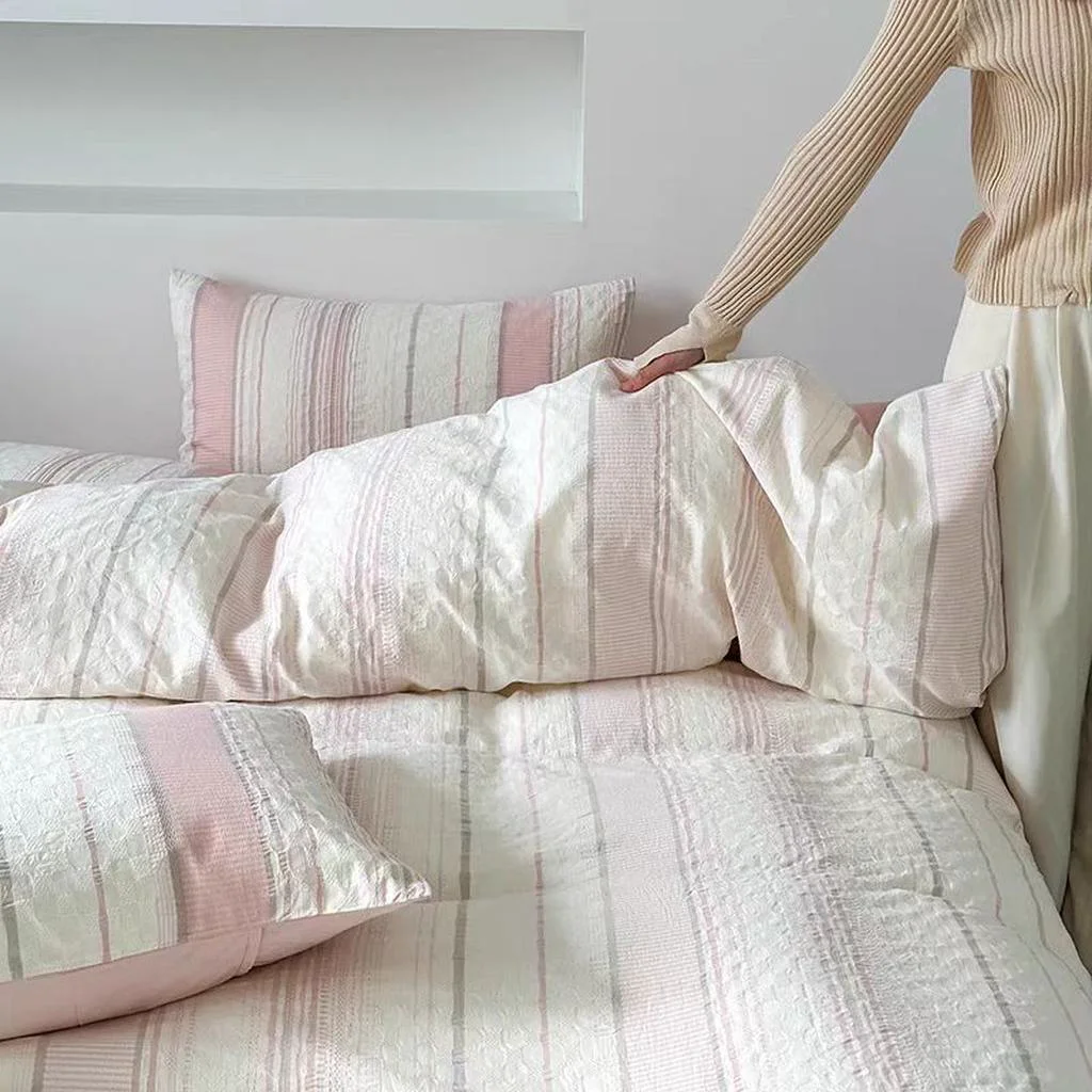 Crafted Asymmetry Jacquard Duvet Cover – Pink Reliable