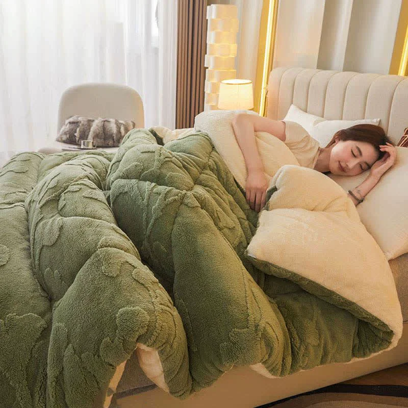 World-Class Ginkgo Leaf Winter Blanket with Quilt Core Relaxed