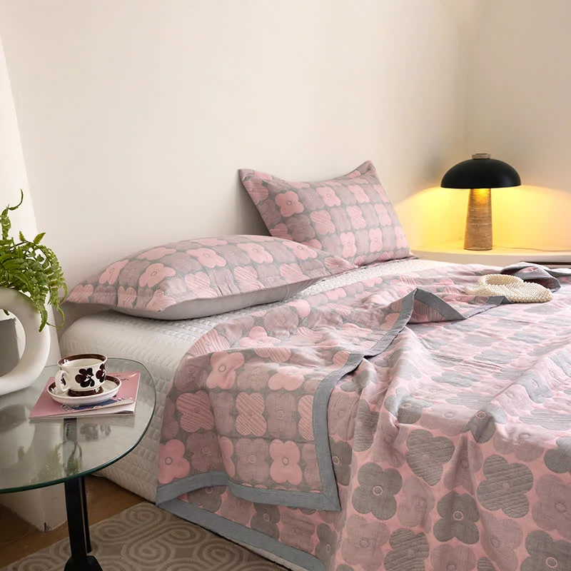 Lightweight Vivid Flower Three Layers Cotton Gauze Quilt Genuine