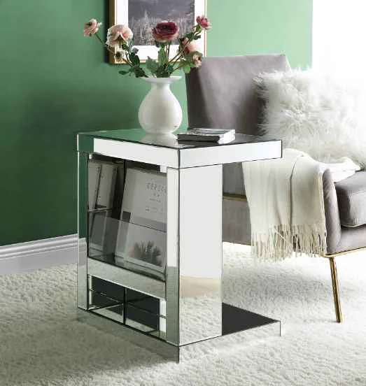 Trendy Dominic – 24 Accent Table – Mirrored Solid