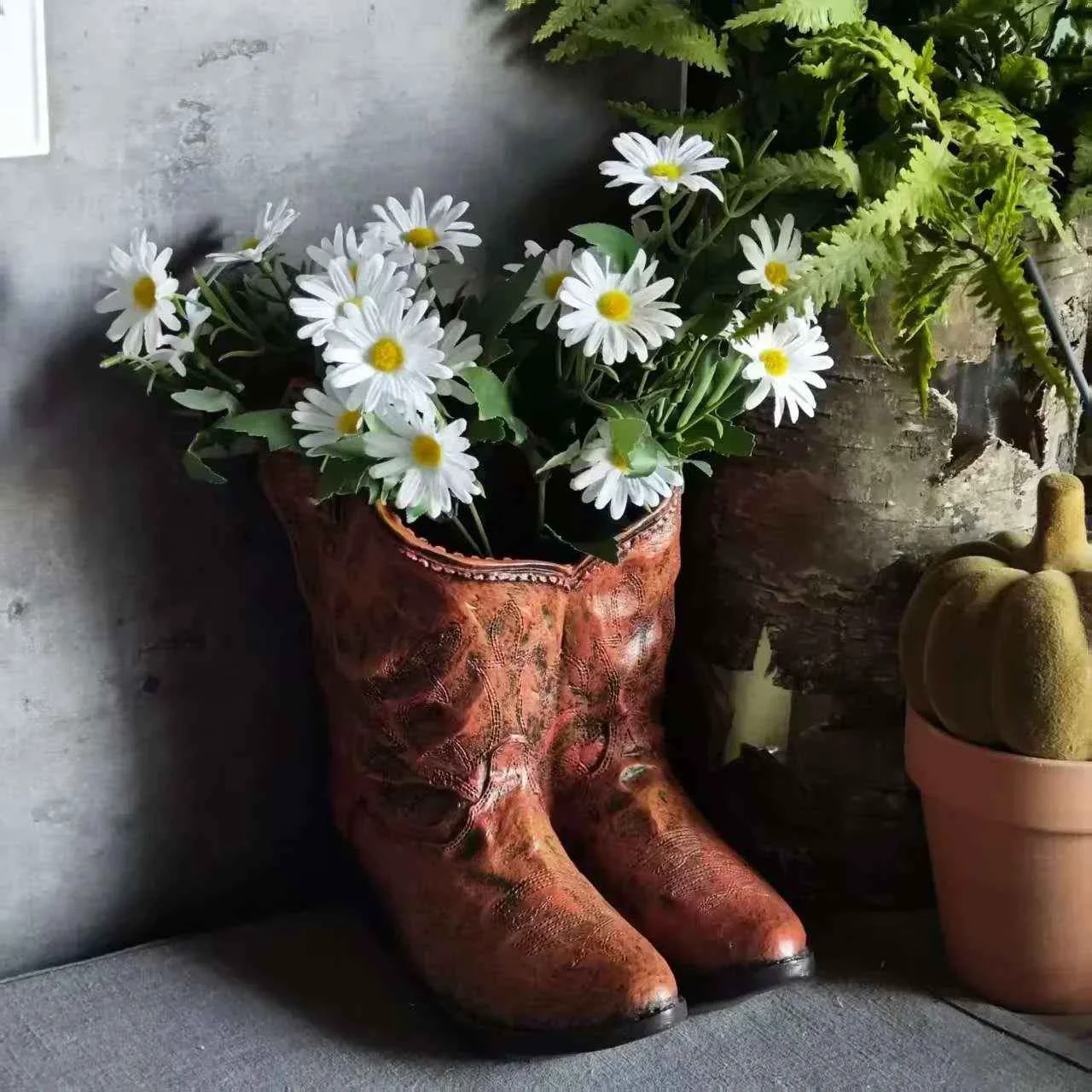 Fast 1pc American Country Creative Western Cowboy Boot Resin Flower Pot Ornament Vase for Balcony Garden DecorationSPECIFICATIONS Premium