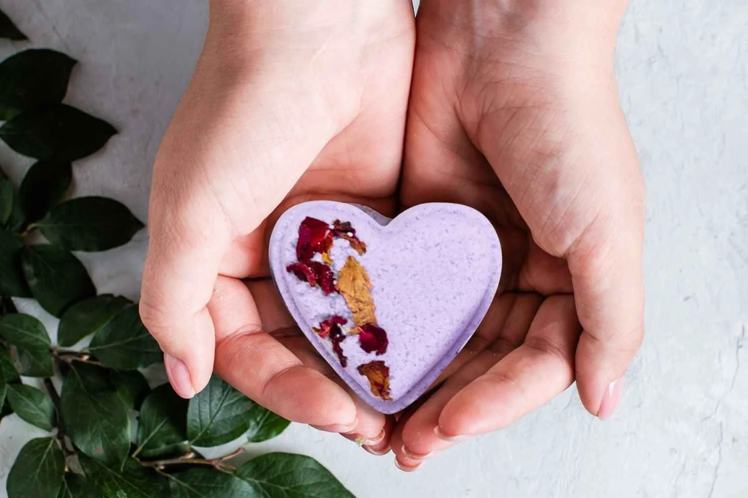 Sustainable Lavender Heart Bath Bomb Gift Set – 5 Handmade Bath Bombs Recyclable