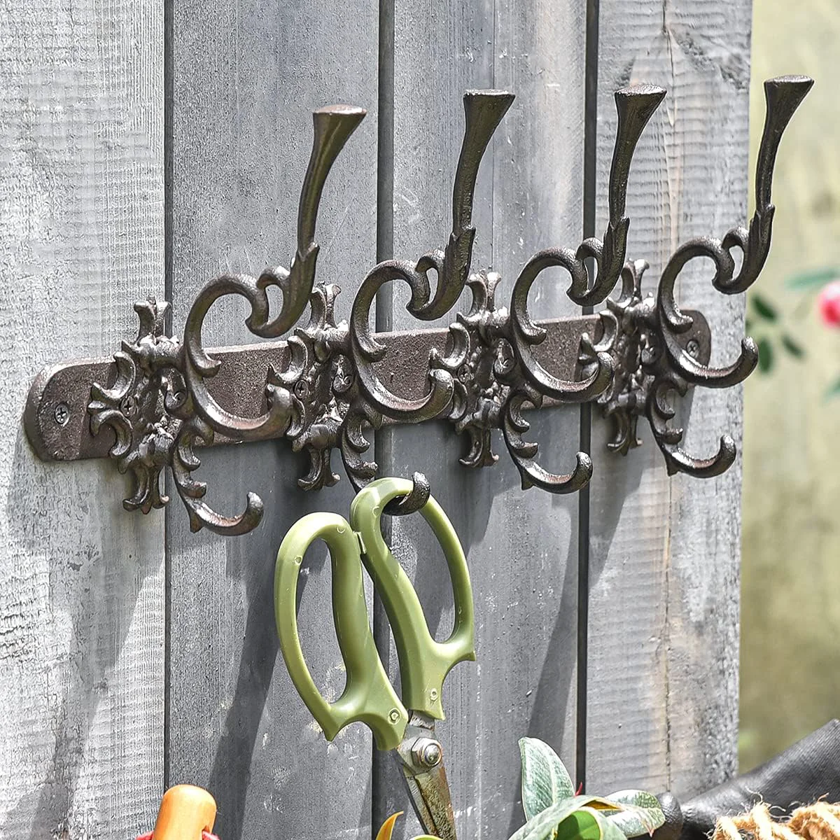Trendy Sungmor Vintage Cast Iron Wall Hook Rack – Ornate 4-Hooks Coat and Hat Organizer – Heavy Duty Decorative Hanger for Entryway Bathroom or Mudroom Prestigious