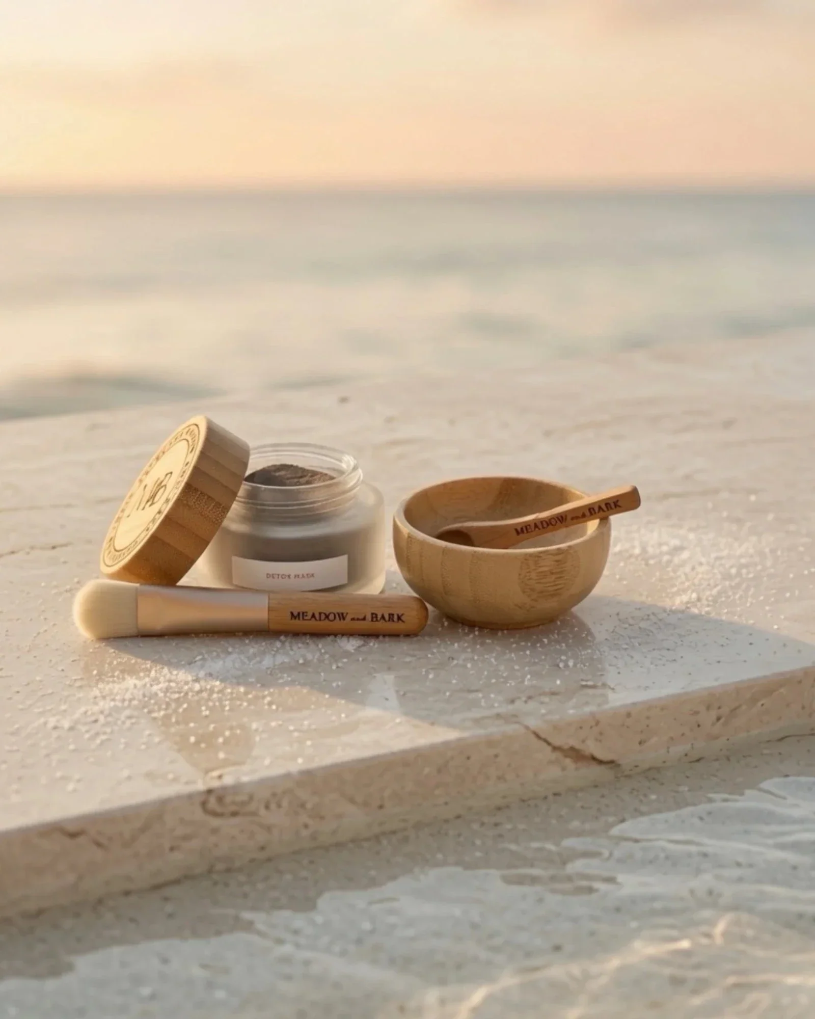 Official Detox Mask and Bamboo Bowl Set Modern