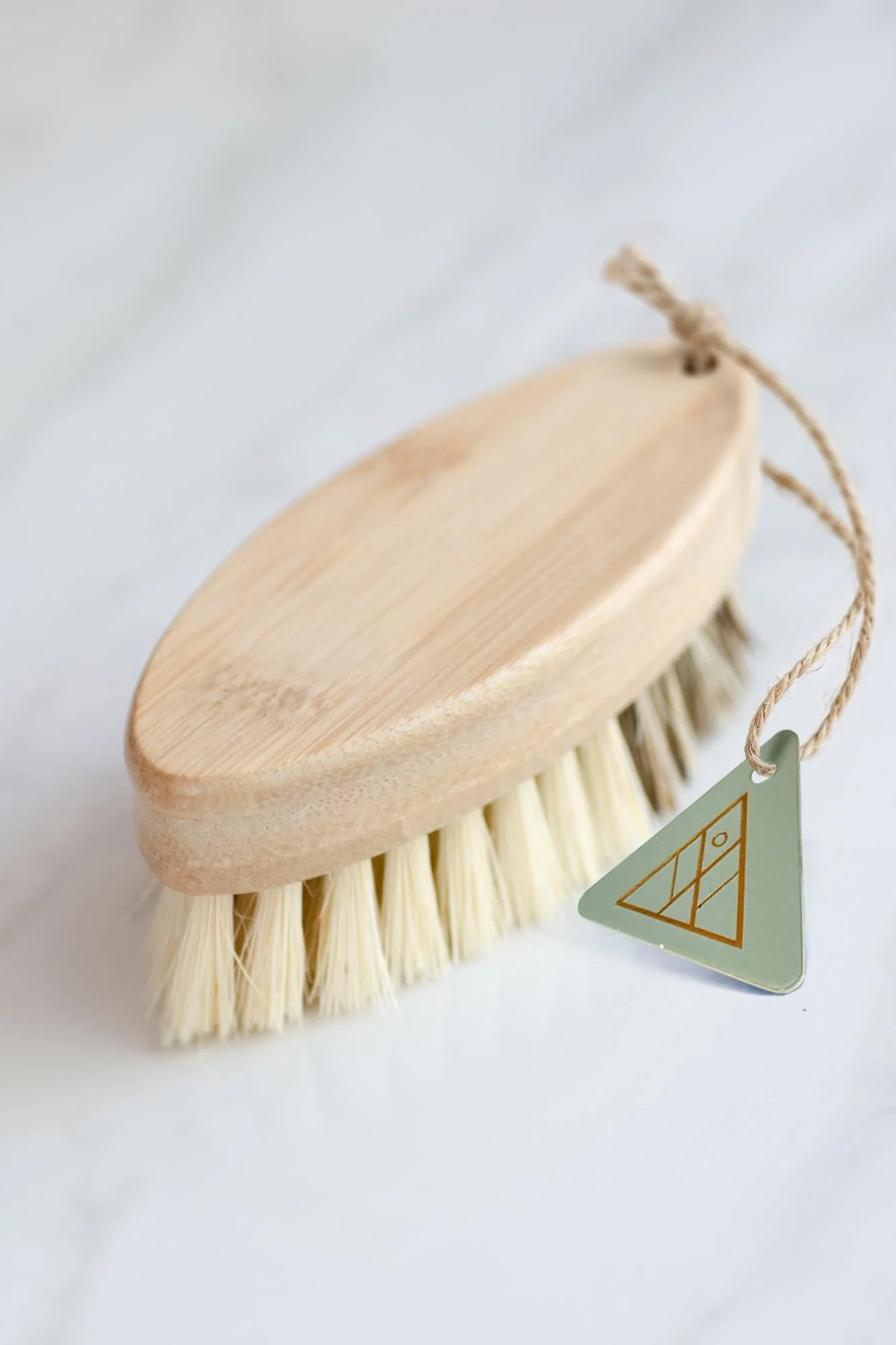 Safe CASA AGAVE® Duo Tone Vegetable Brush General Cleaning – No Tox Life® Durable