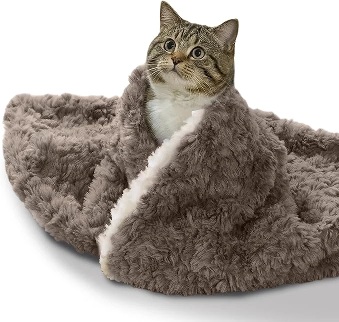 Sustainable Cat Blanket for Indoor Cats Ultra-Soft Plush Small Blanket Machine Washable Original Design