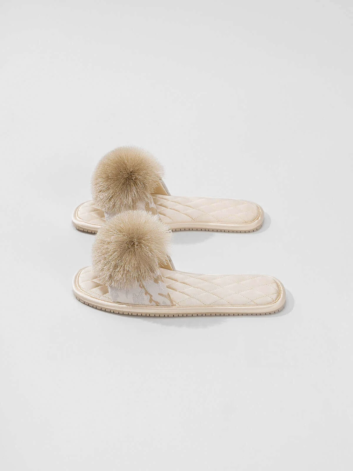 Specialty Pantoufles brodées d’inspiration asiatique Secure
