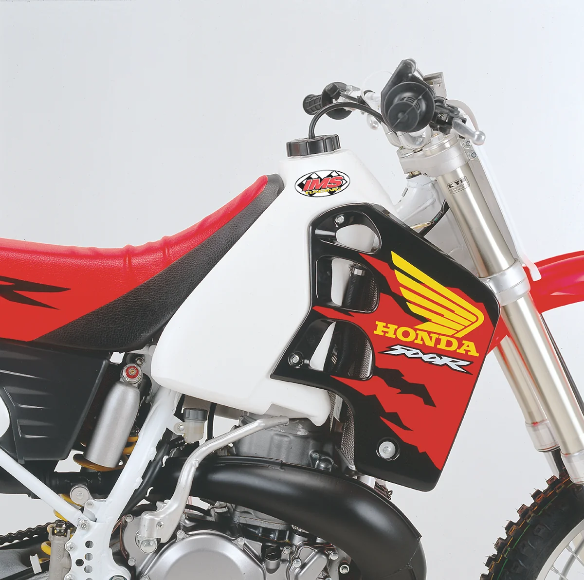 Casual IMS PRODUCTS INC. Large-Capacity Gas Tank – White – Honda – 3.6 Gallon 112216-W1 Top-Quality