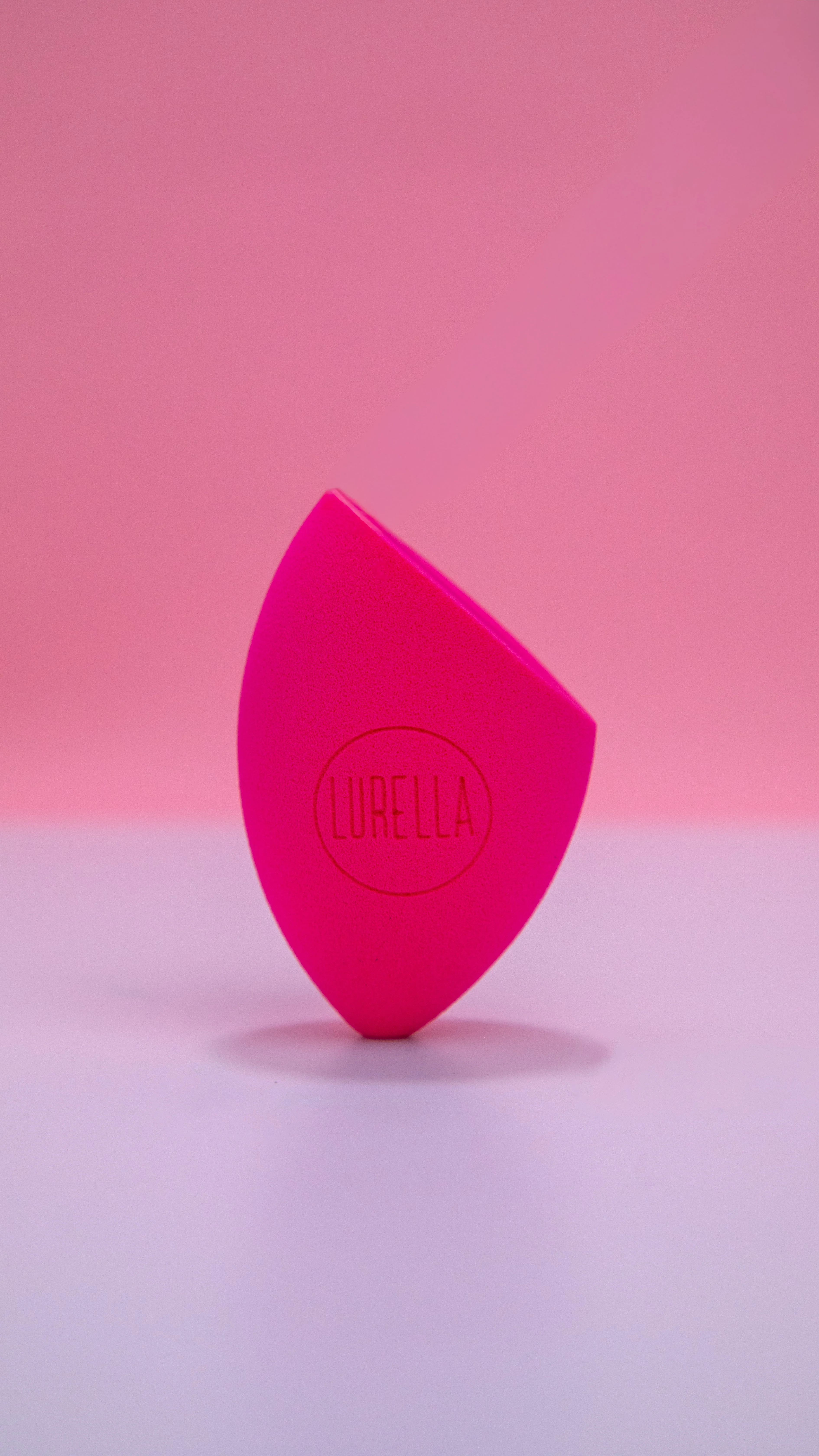 Versatile Esponja de belleza angular – Negra Expertly Made